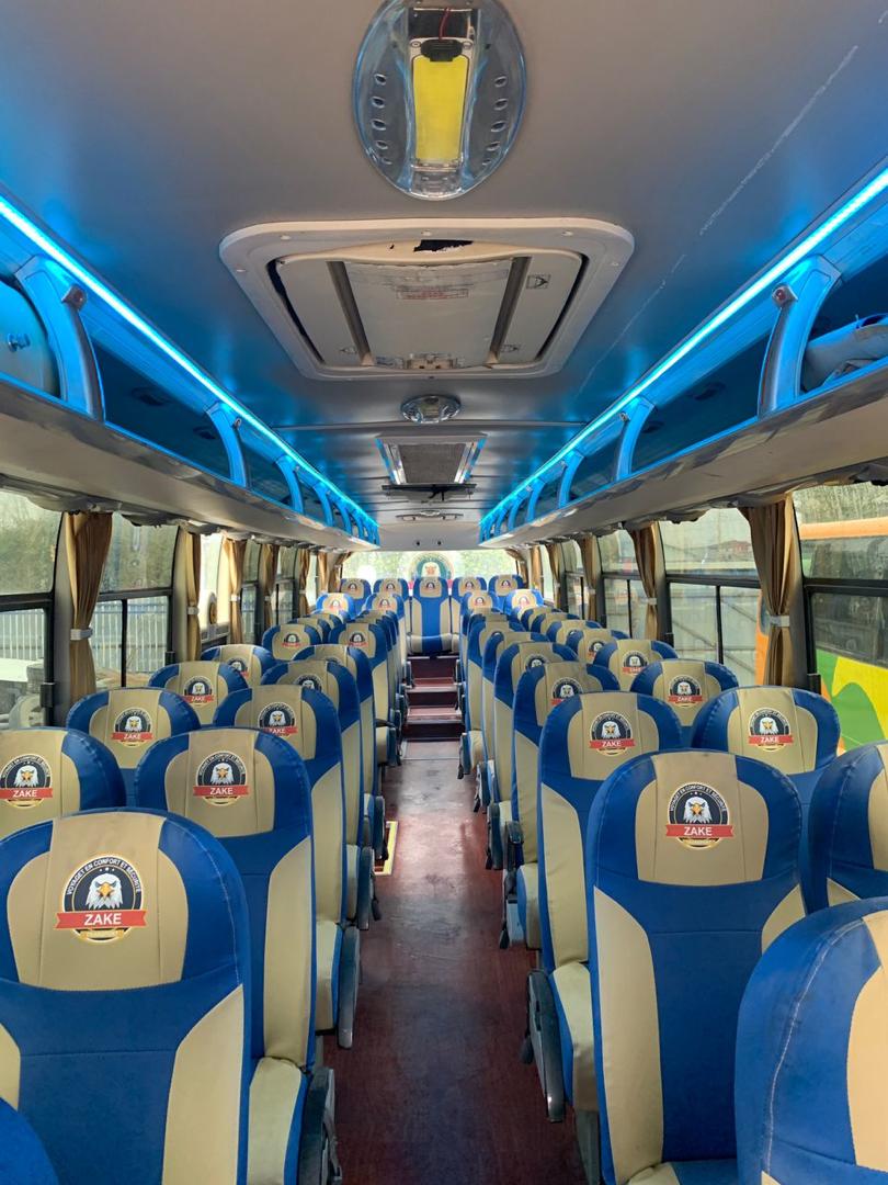 Intérieur Bus Zake Transport - Sièges VIP bleus confortables